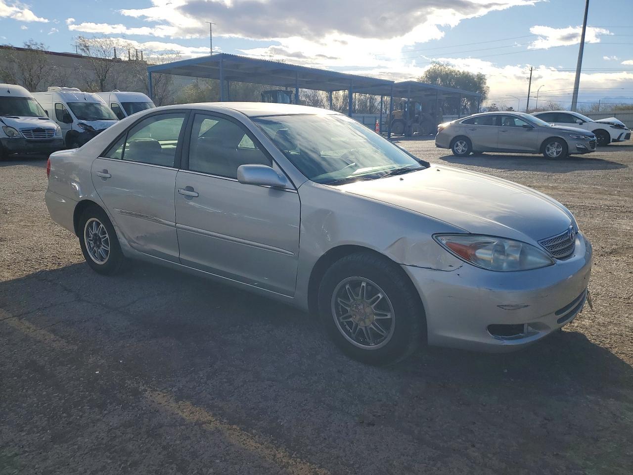 2002 Toyota Camry Le - Фото 4