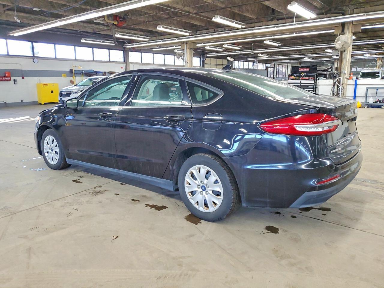 2020 Ford Fusion S - Фото 2
