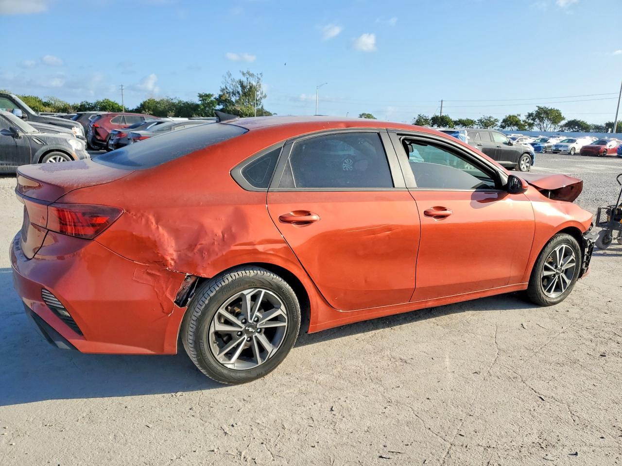 2023 Kia Forte Lxs - Фото 3
