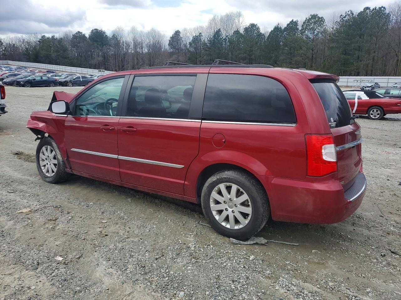 2015 Chrysler Town & Country Touring - Image 2