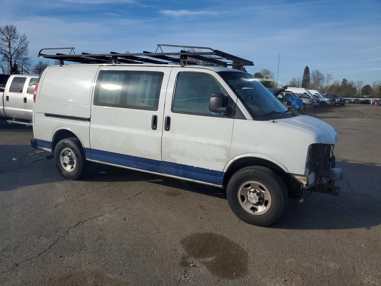 2019 Chevrolet Express 3500 Utility / Service Van - Фото 4