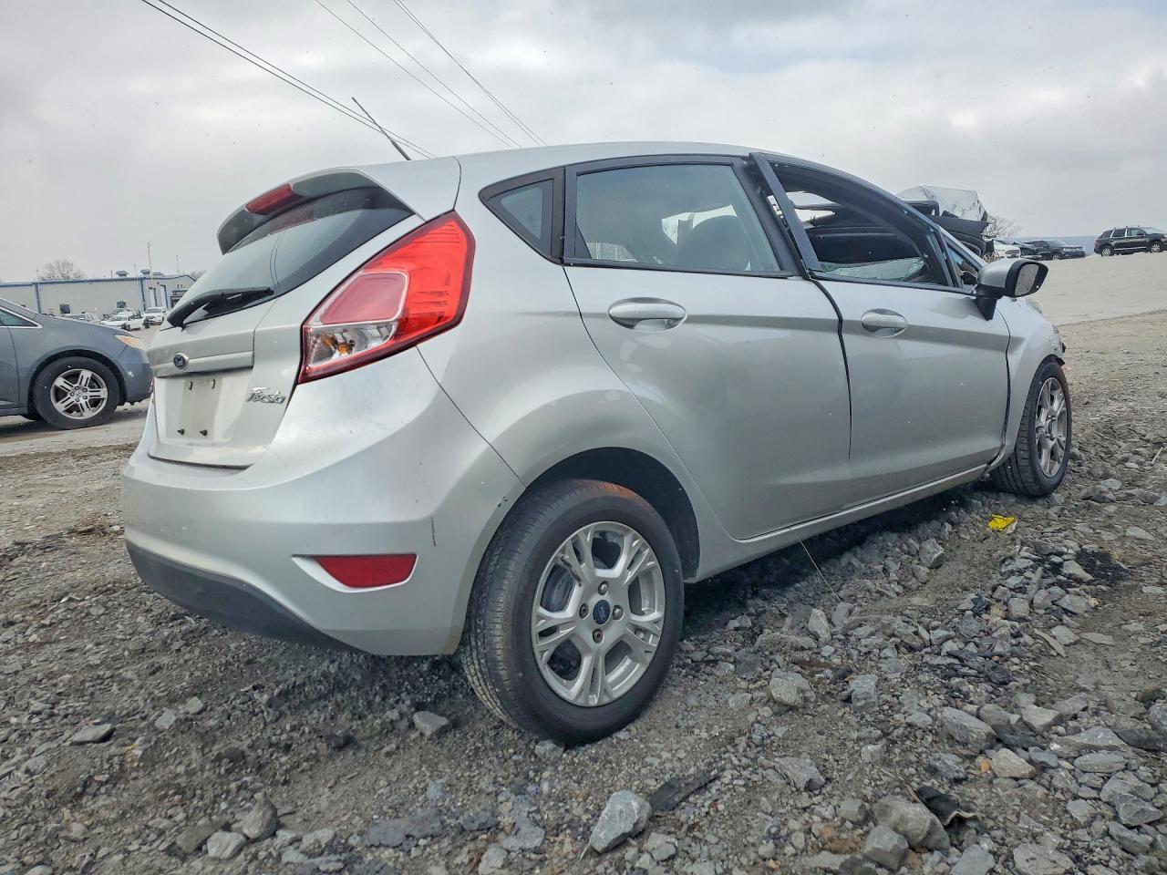 2014 Ford Fiesta Se - Image 3