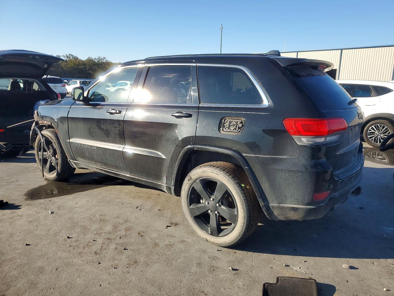 2015 Jeep Grand Cherokee Laredo - Image 2