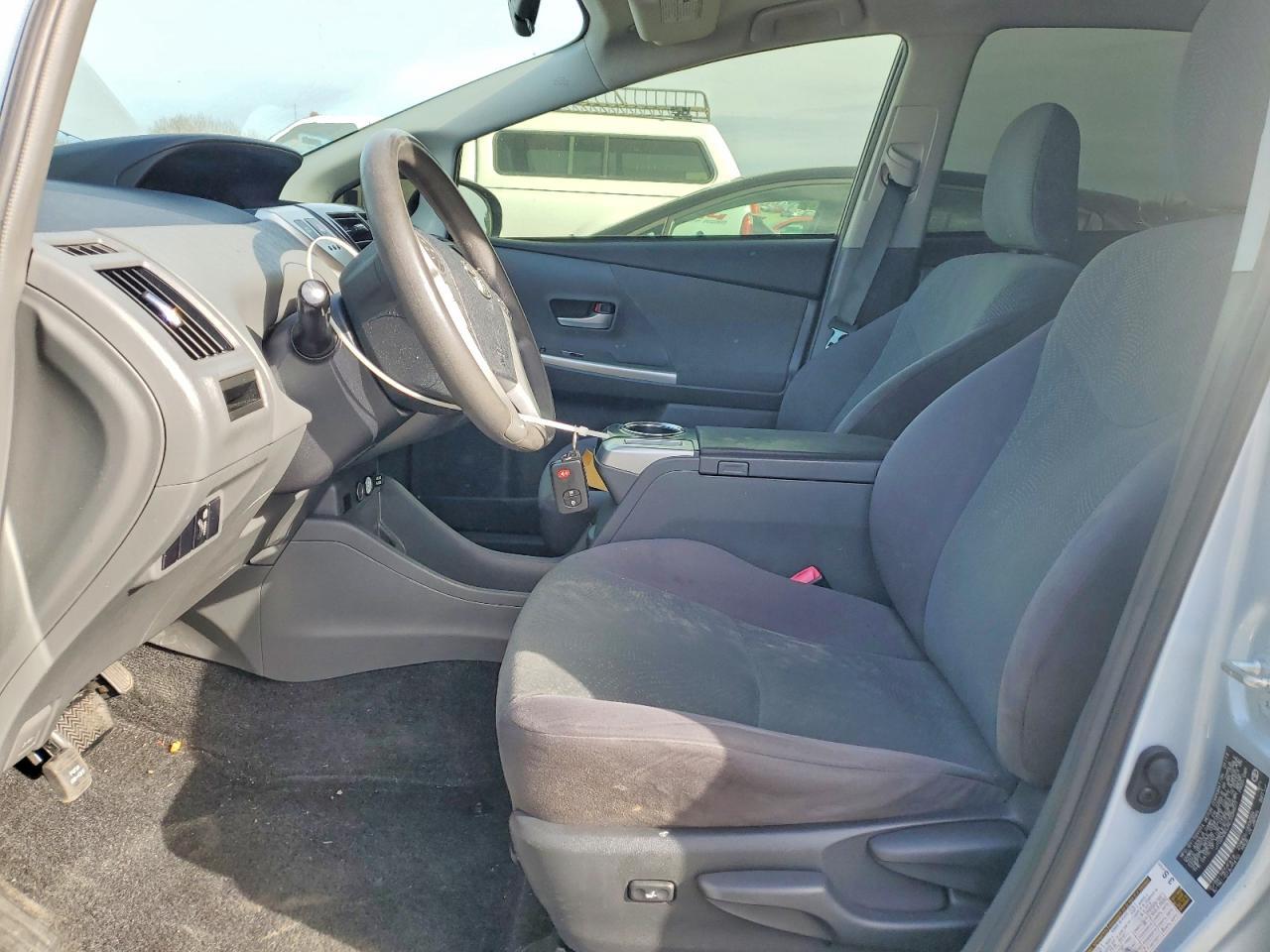 2014 Toyota Prius V - Image 7