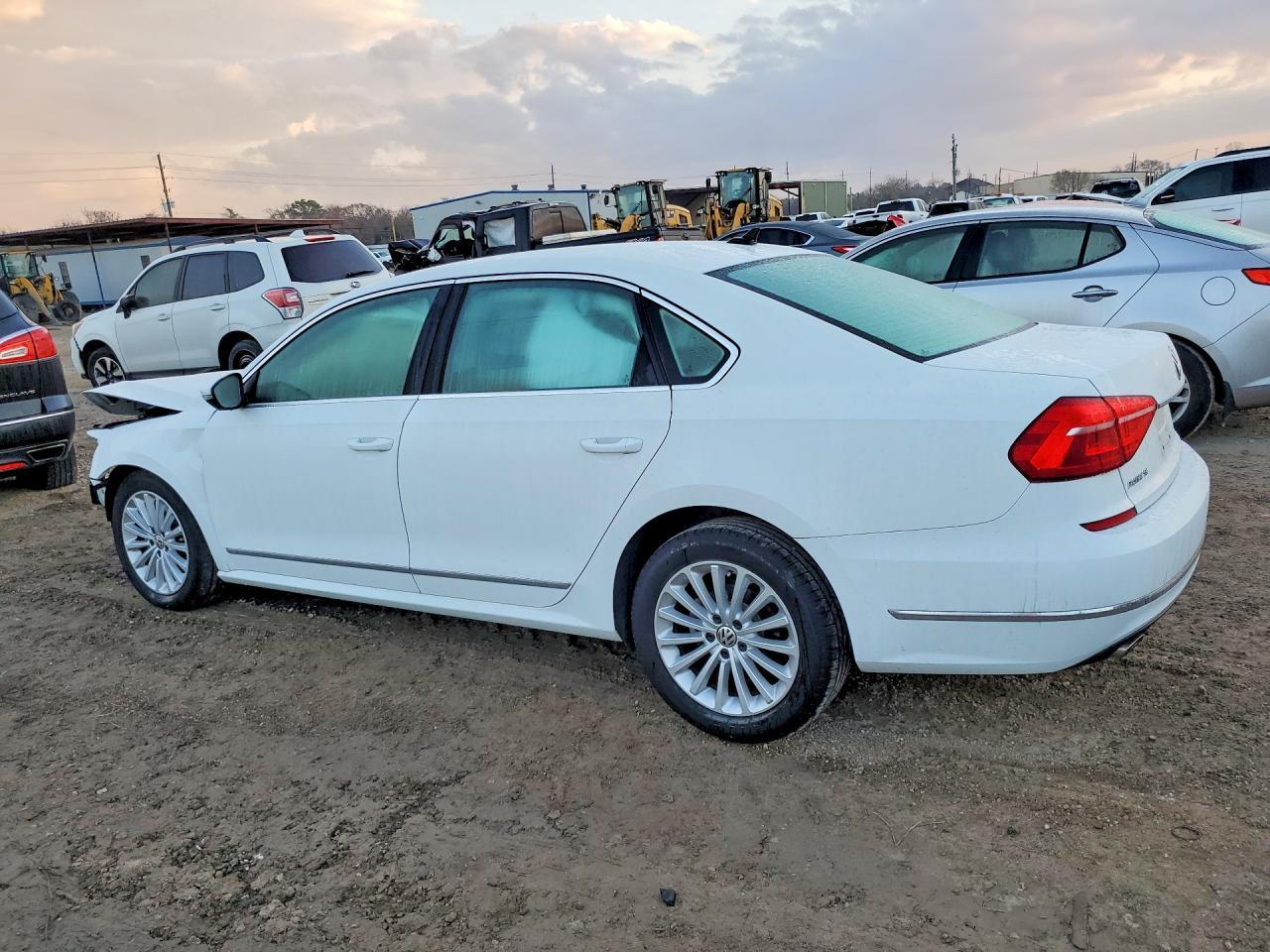 2016 Volkswagen Passat Se - Фото 2