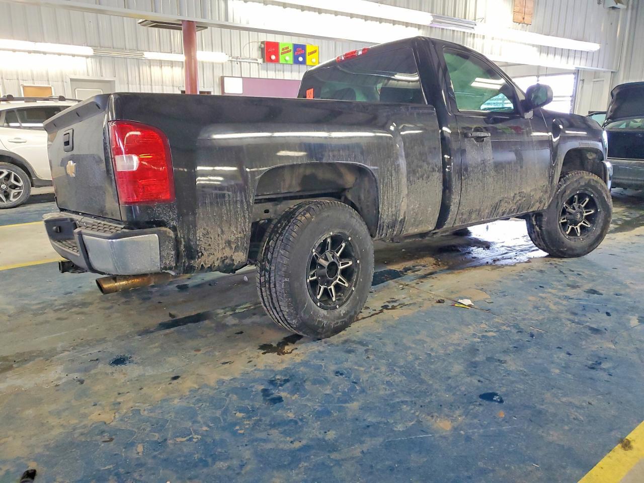 2013 Chevrolet Silverado K1500 - Image 3