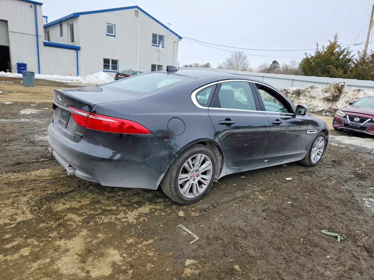 2017 Jaguar Xf Premium - Image 3