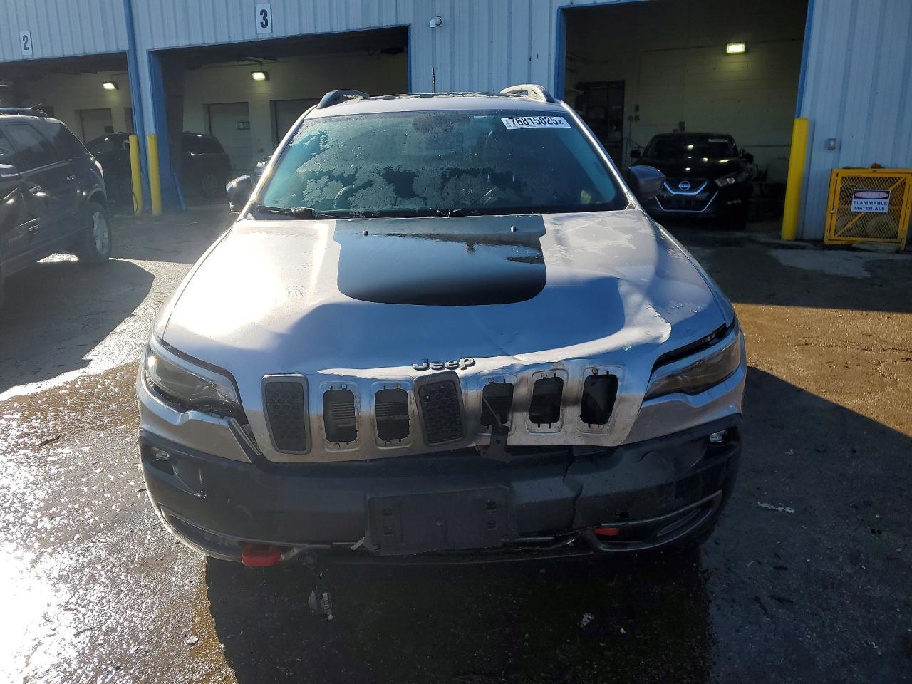 2019 Jeep Cherokee Trailhawk - Image 5