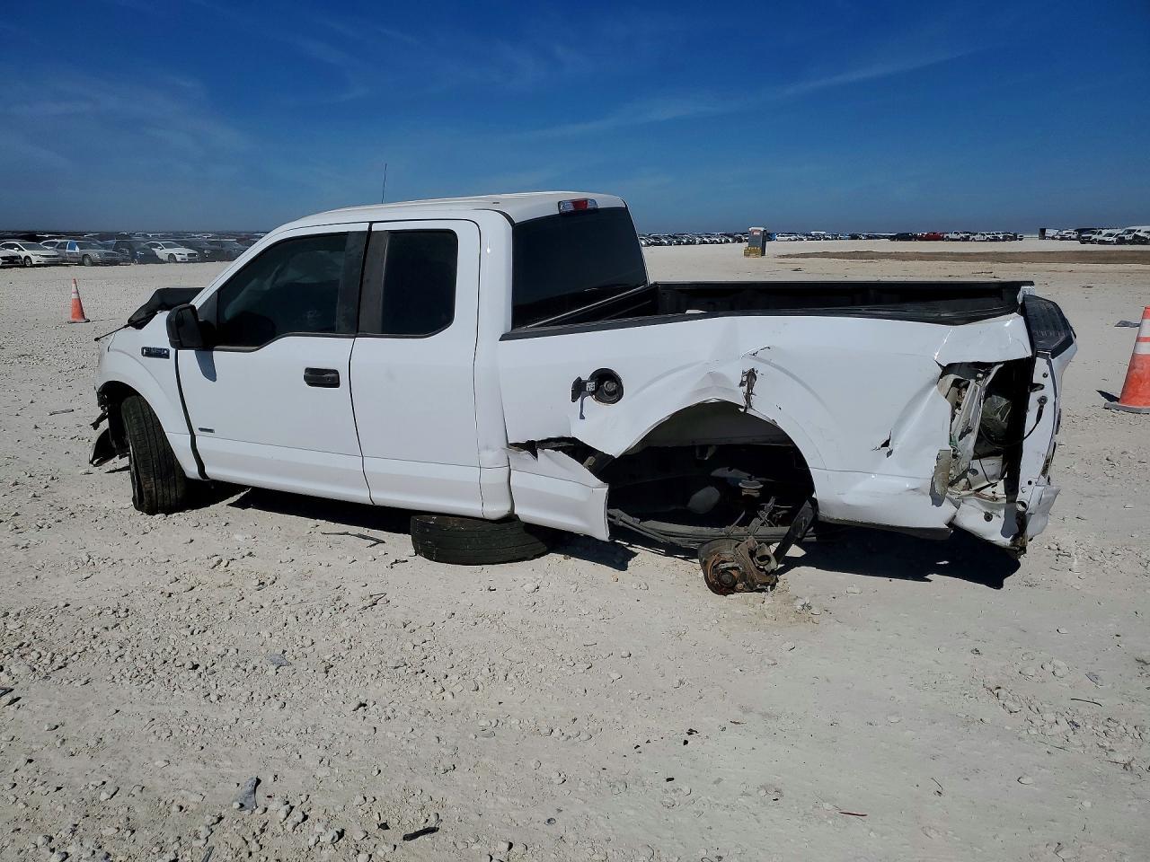 2017 Ford F150 Super Cab - Фото 2