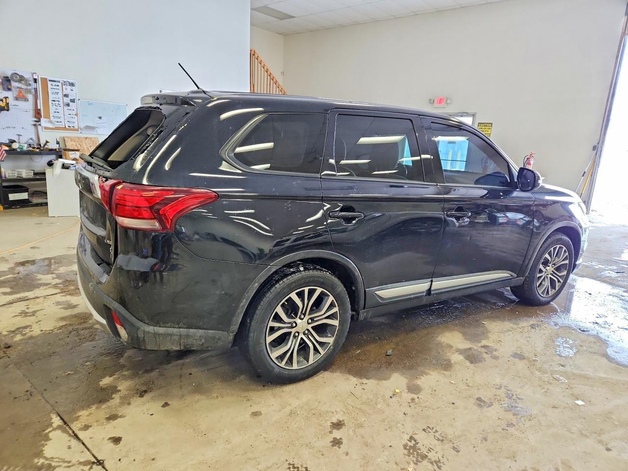 2016 Mitsubishi Outlander Se - Image 3
