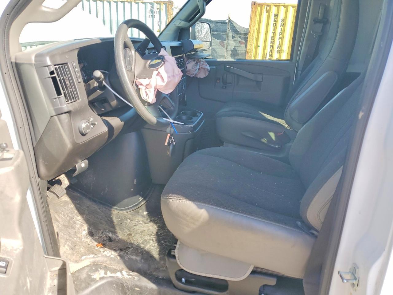 2025 Chevrolet Express 3500 Cargo Delivery Van - Фото 7