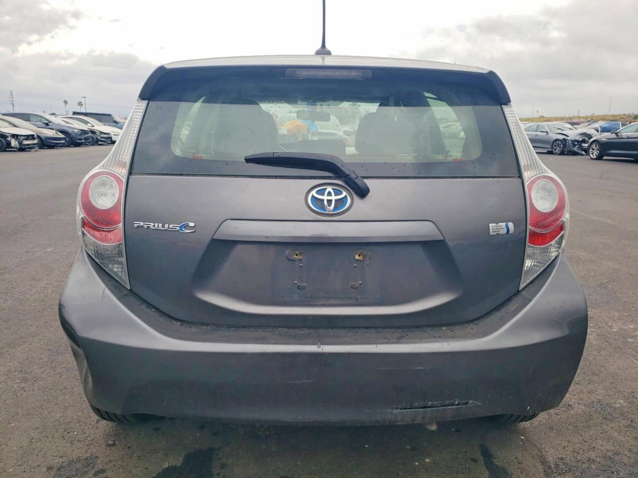 2013 Toyota Prius C - Фото 6