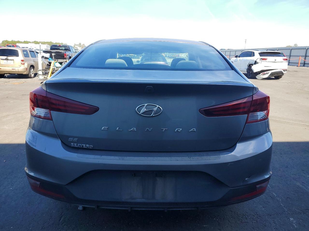 2019 Hyundai Elantra Se - Image 6