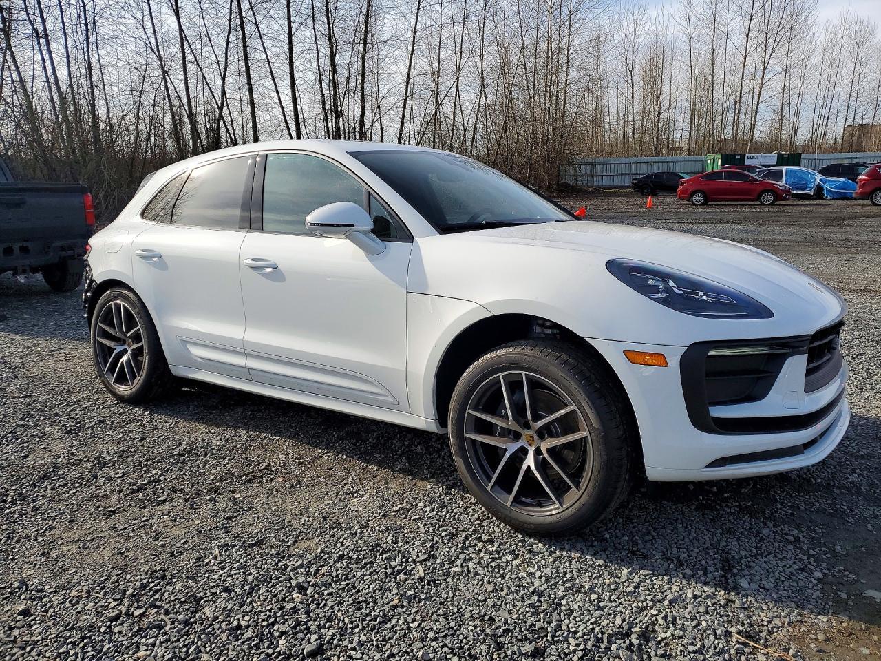 2025 Porsche Macan Base - Image 4