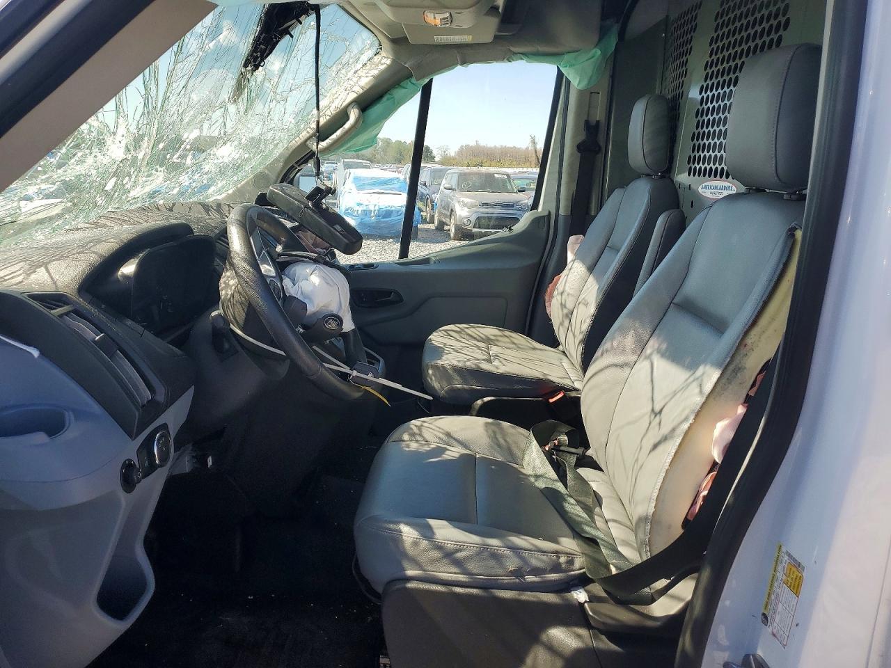 2019 Ford Transit 250 Utility / Service Van - Image 7