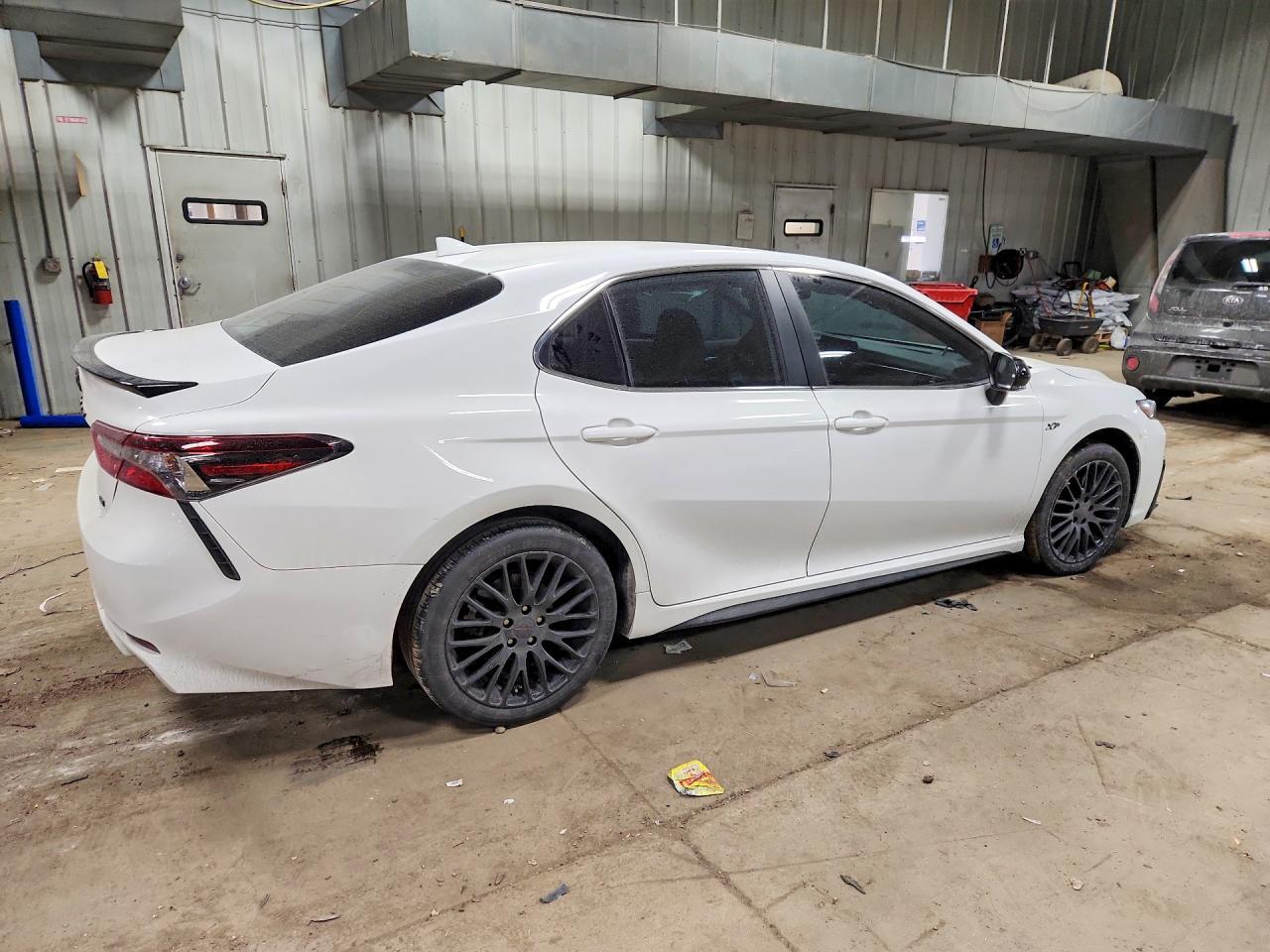 2024 Toyota Camry Se - Фото 3