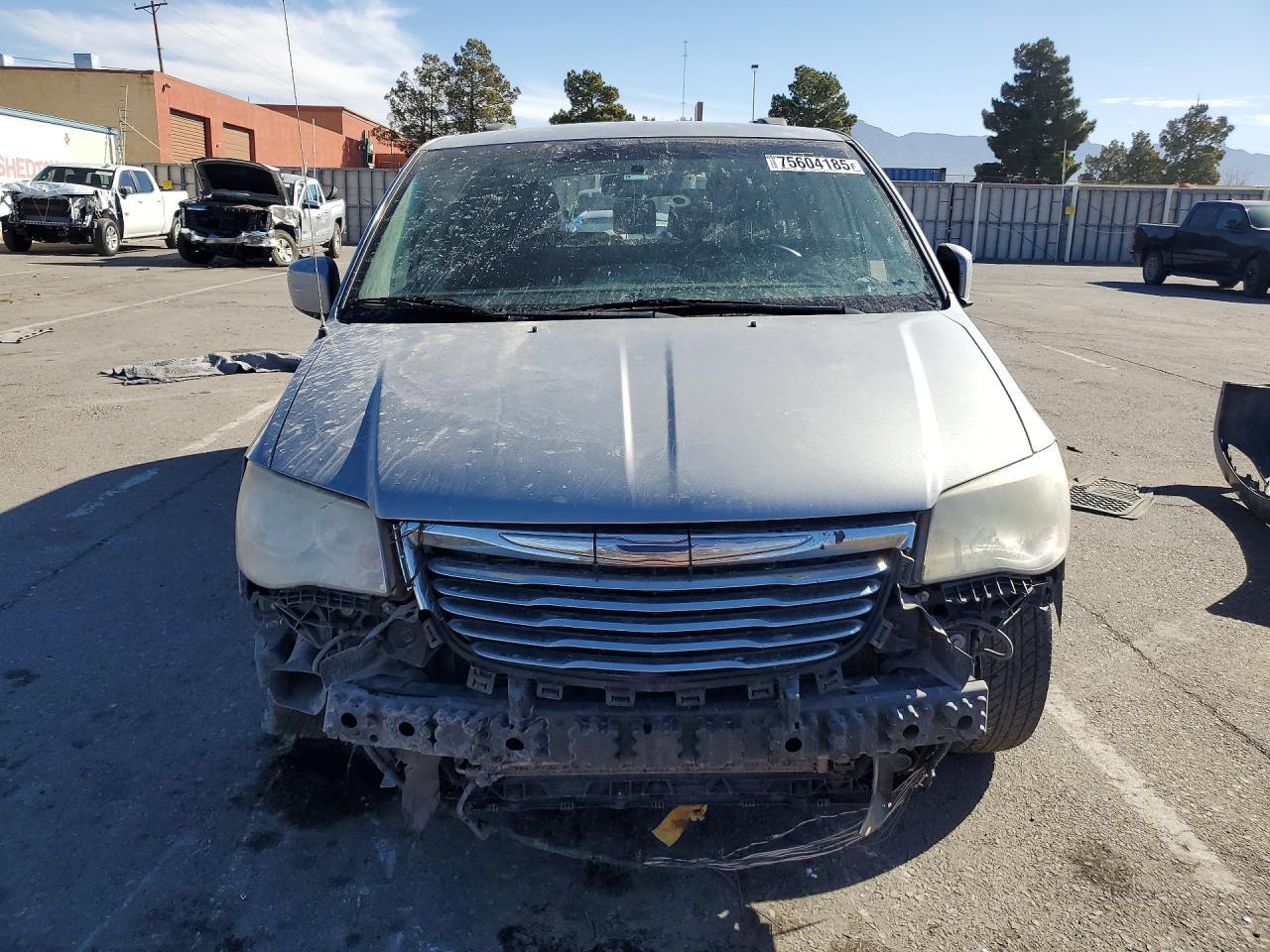 2014 Chrysler Town & Country Touring - Фото 5
