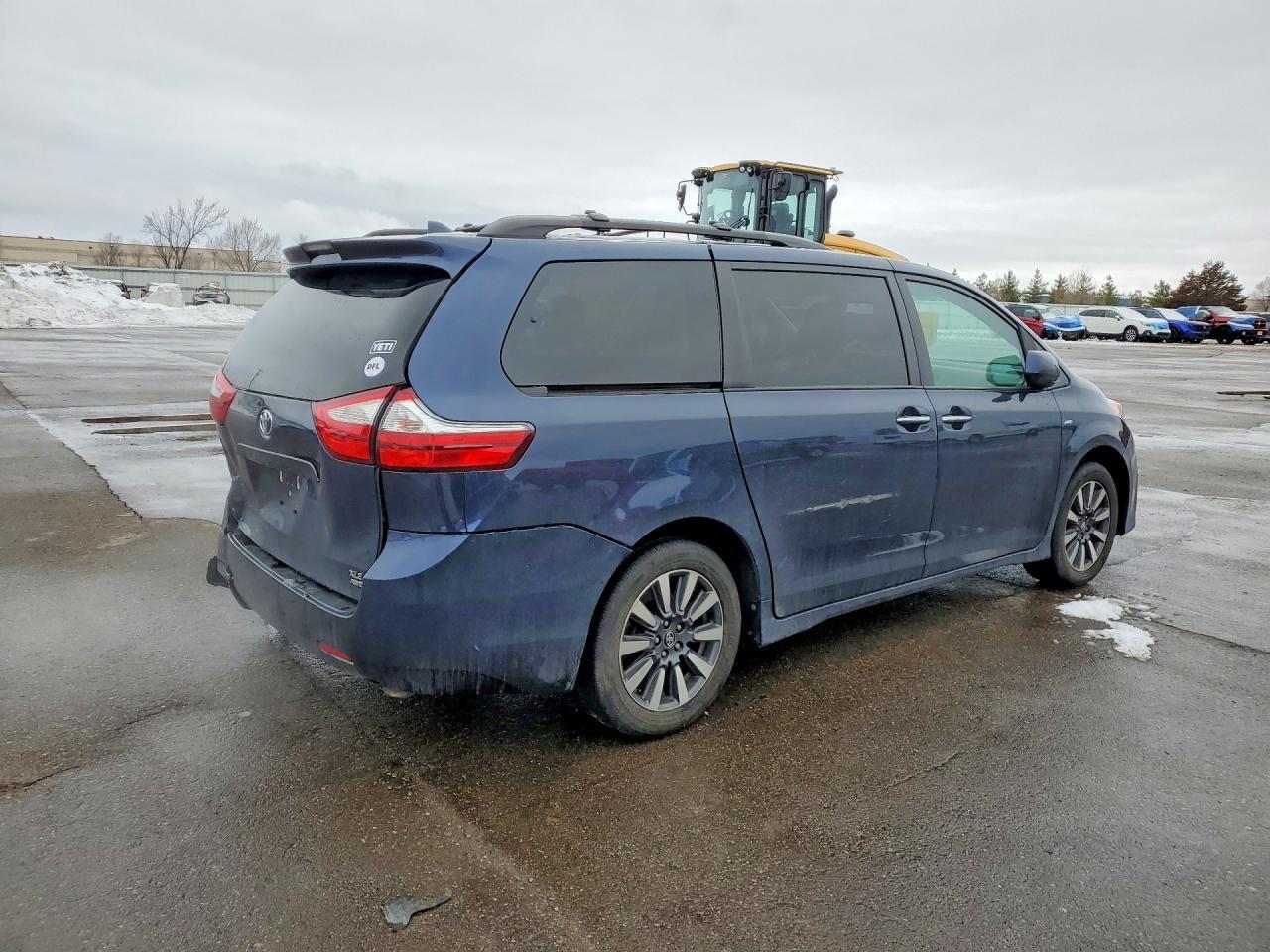 2018 Toyota Sienna Xle - Image 3