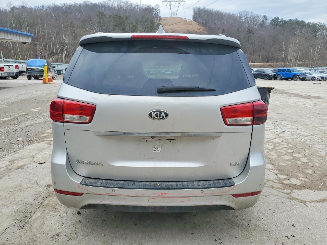 2016 Kia Sedona Lx - Фото 6
