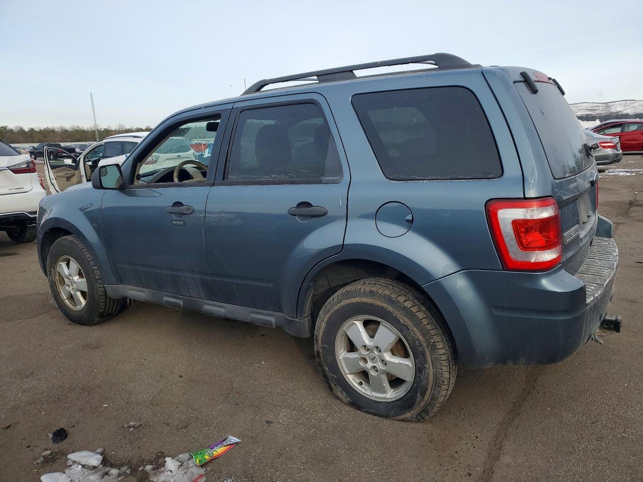 2011 Ford Escape - Фото 2