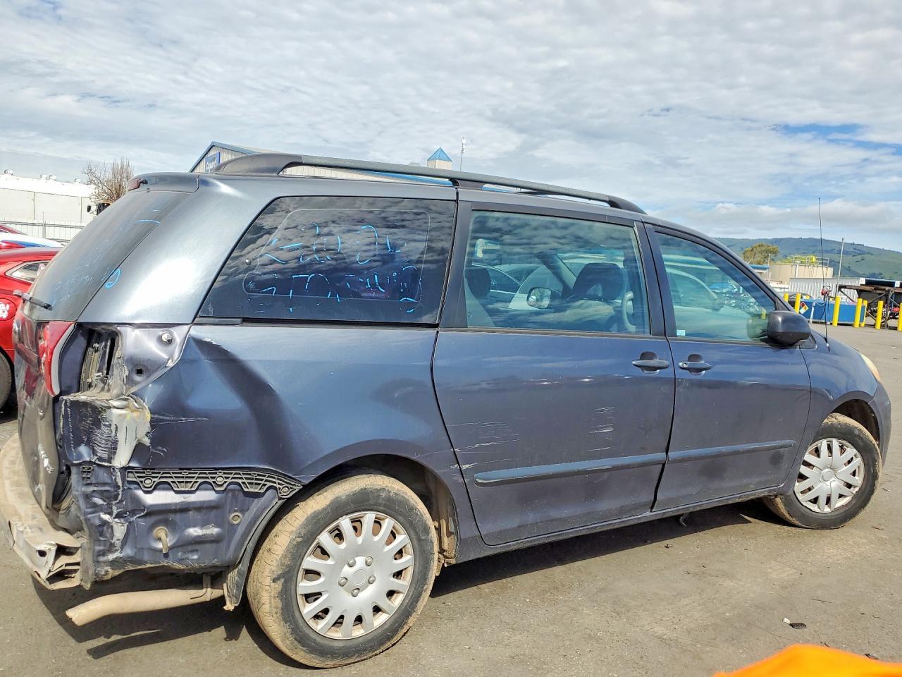 2006 Toyota Sienna Ce 7 Passenger - Image 3
