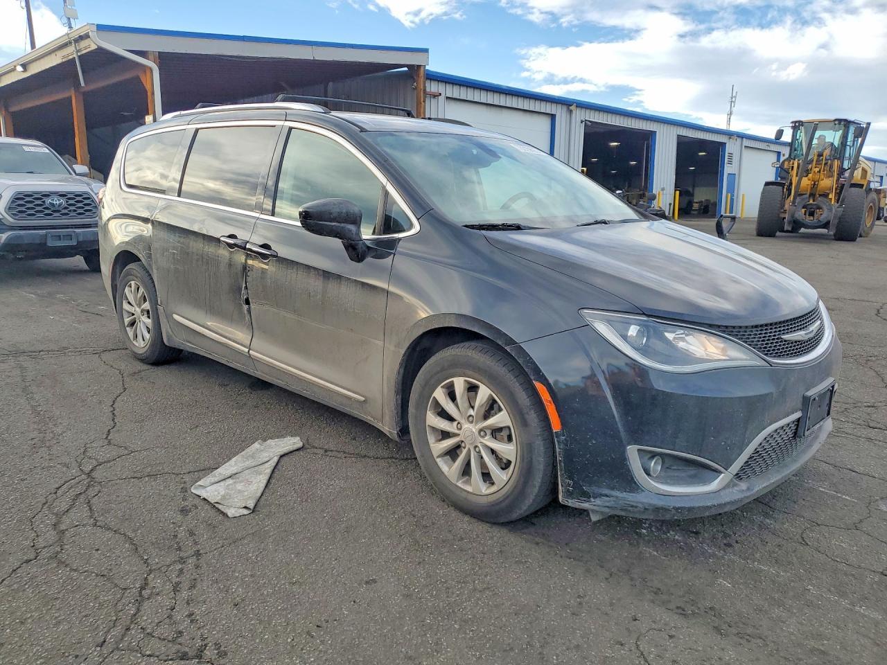 2018 Chrysler Pacifica Touring L - Image 4