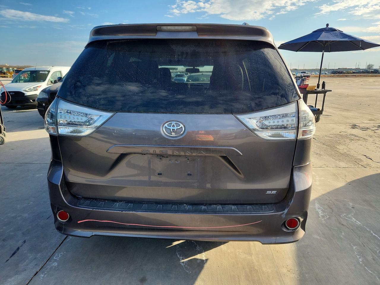 2014 Toyota Sienna Sport - Фото 6