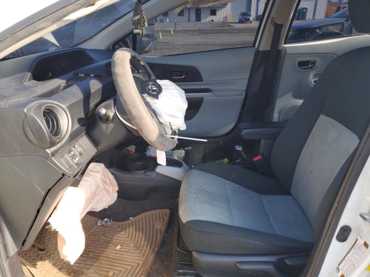 2014 Toyota Prius C Two - Фото 7