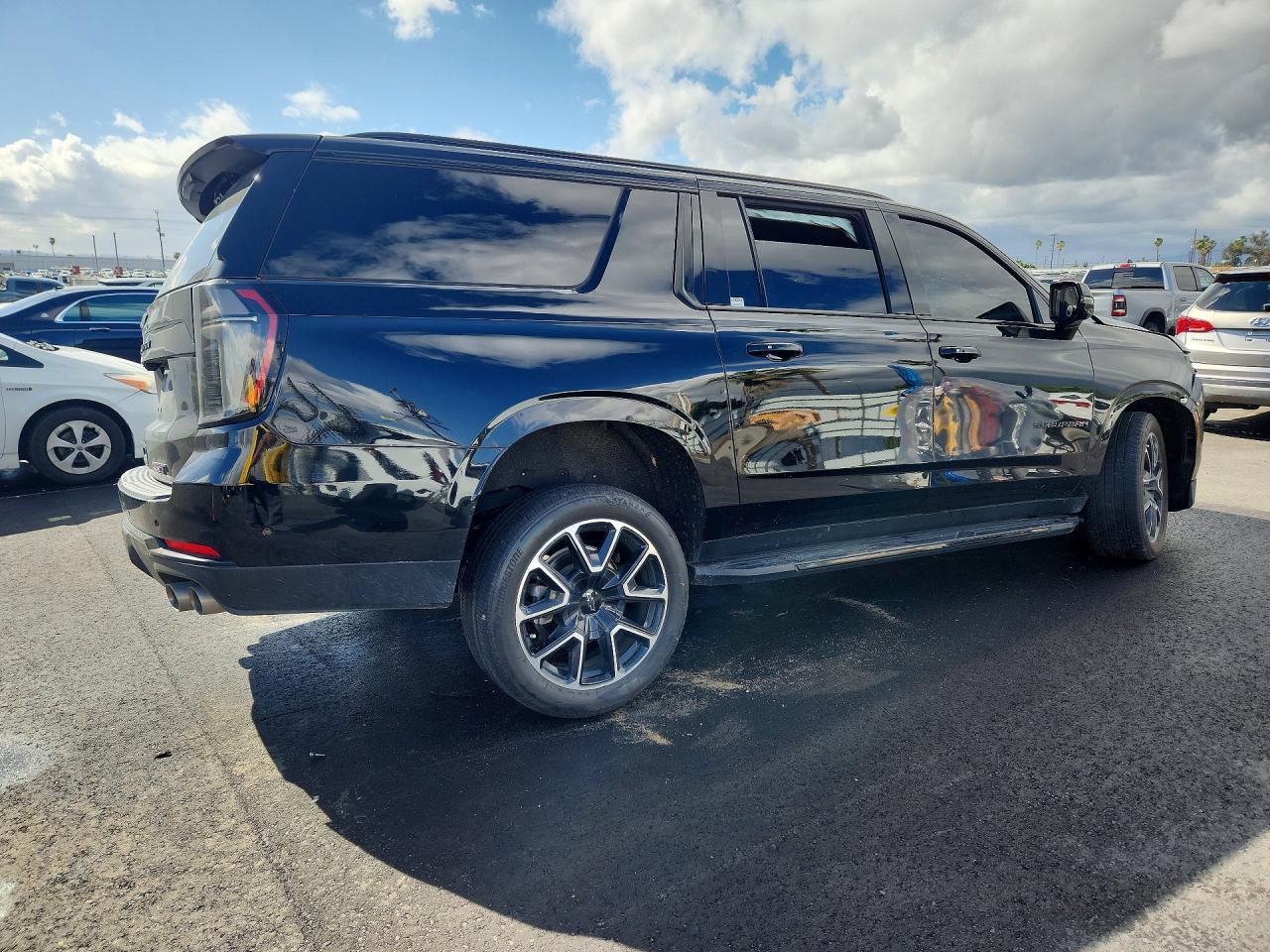 2025 Chevrolet Suburban C1500 Rst - Image 3