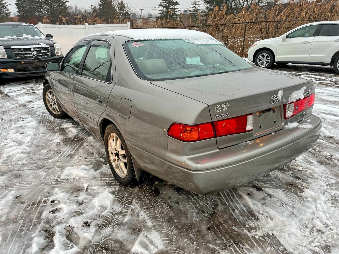 2000 Toyota Camry Le - Фото 3