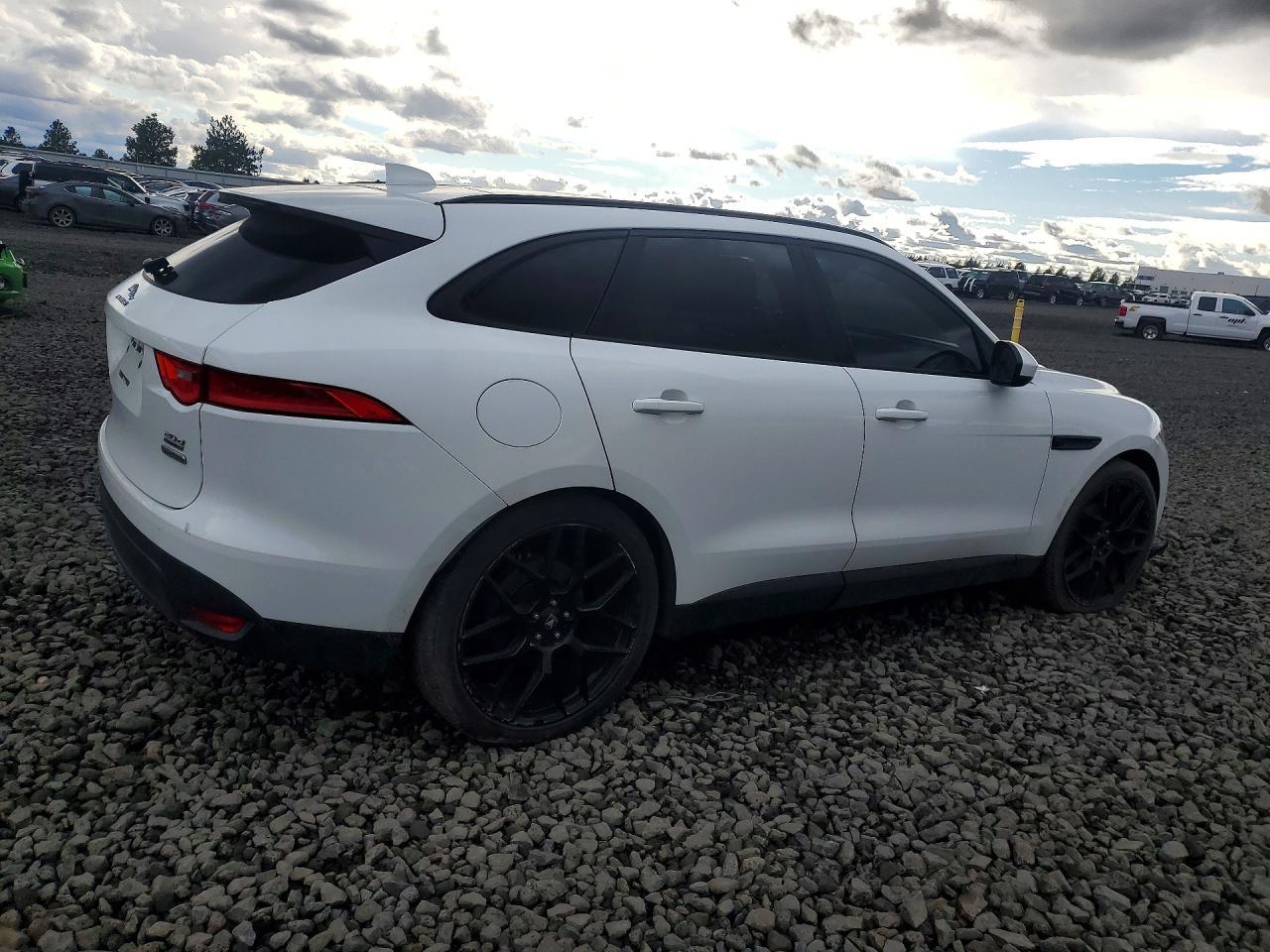 2017 Jaguar F-Pace Premium - Фото 3
