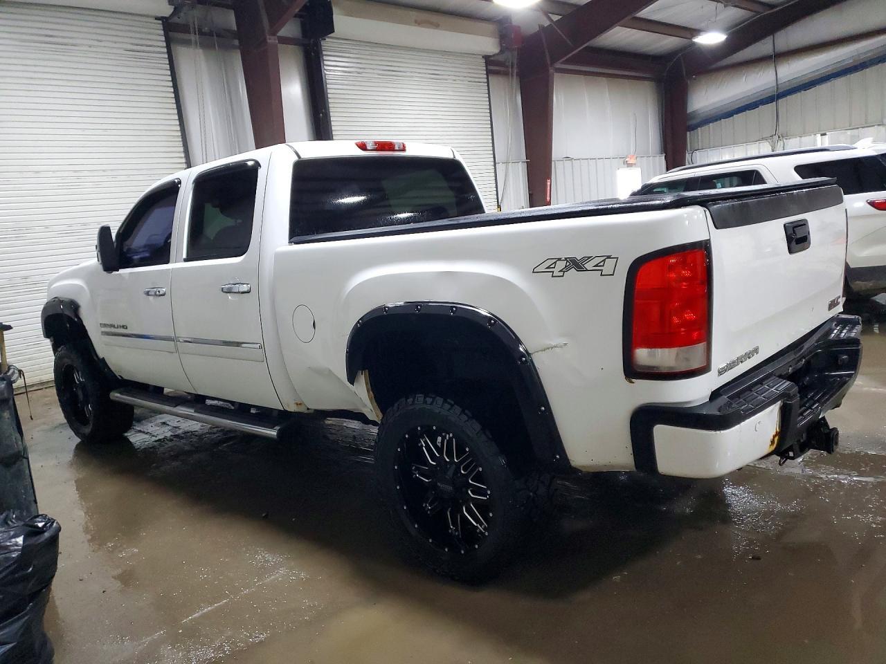 2012 GMC Sierra K2500 Denali - Image 2