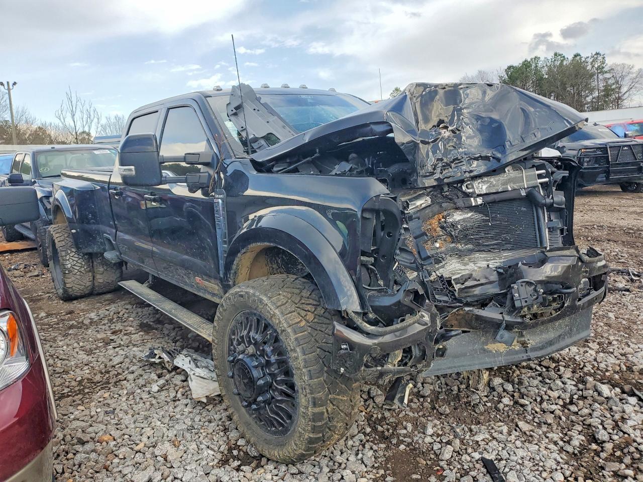 2025 Ford F450 Super Duty - Фото 4