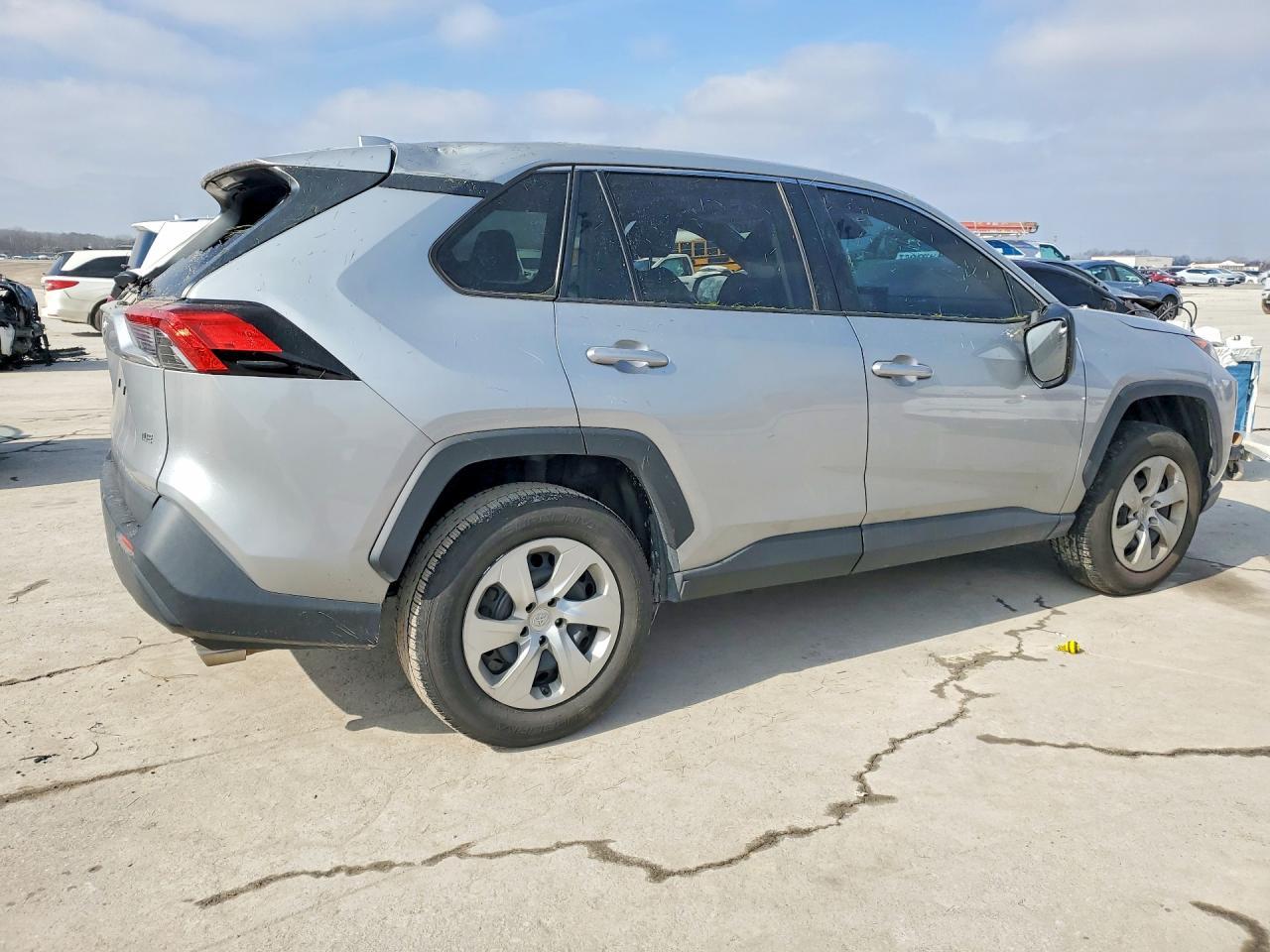 2022 Toyota Rav4 Le - Image 3