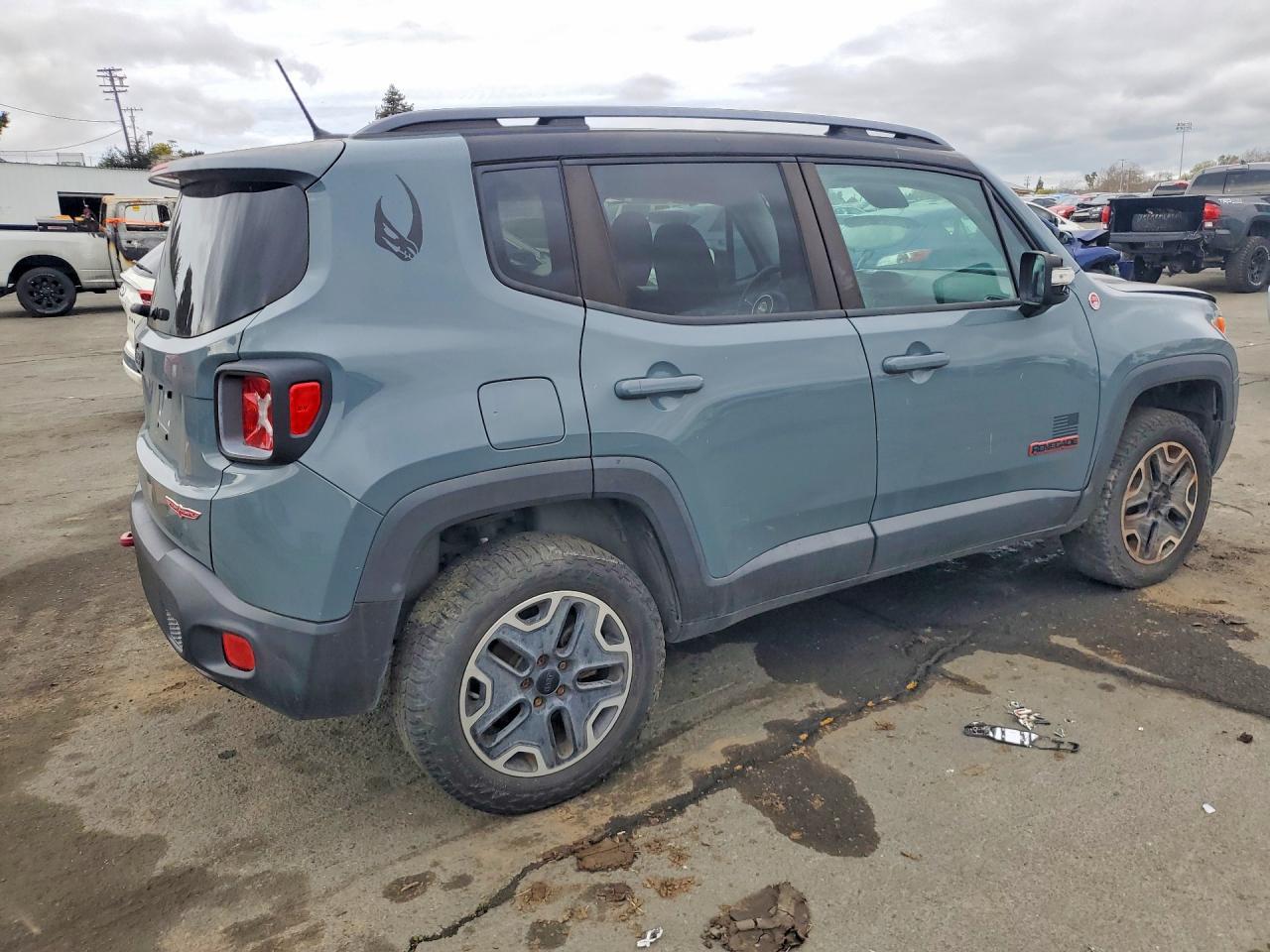 2015 Jeep Renegade Trailhawk - Фото 3