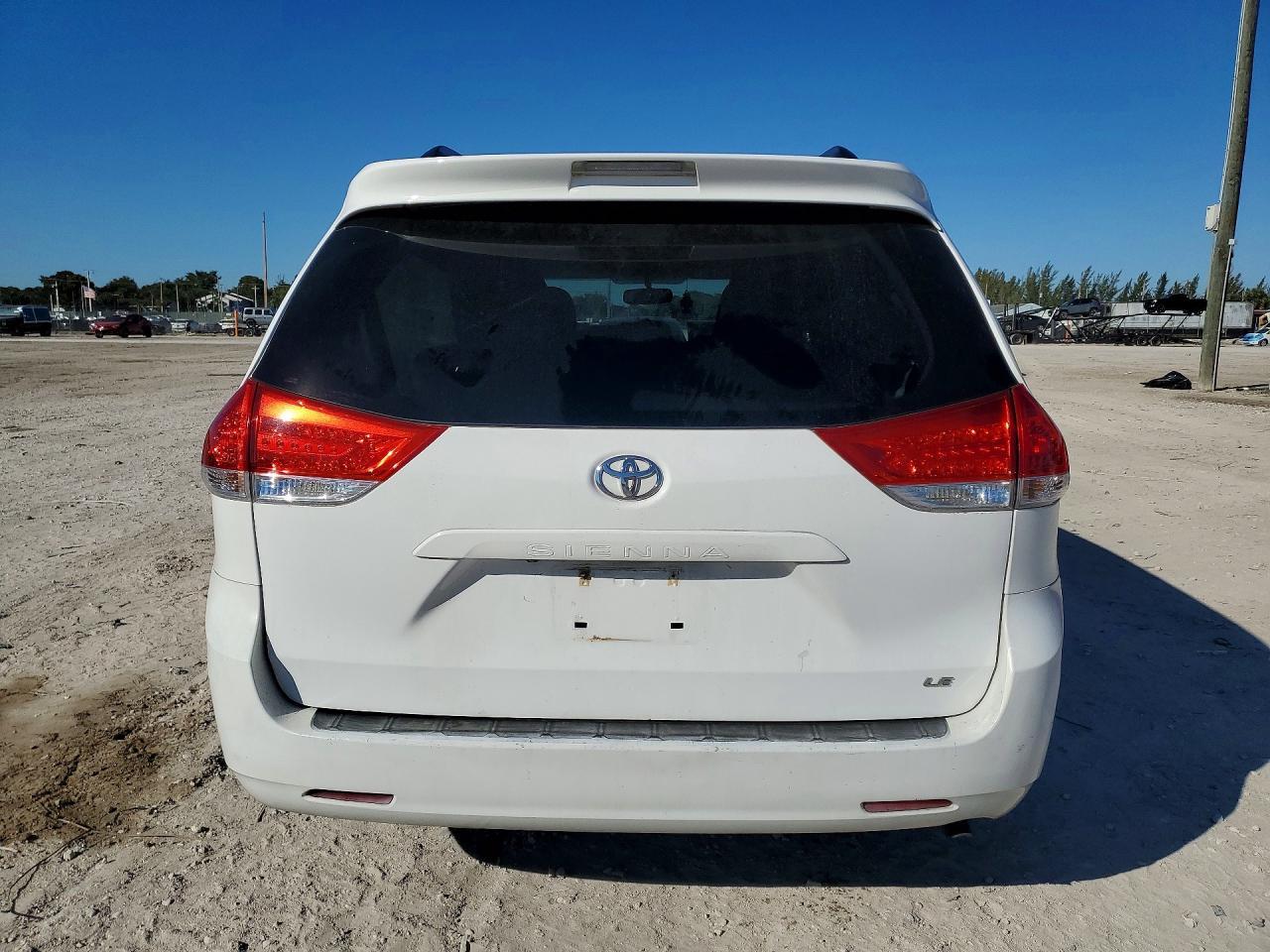 2014 Toyota Sienna Le - Фото 6