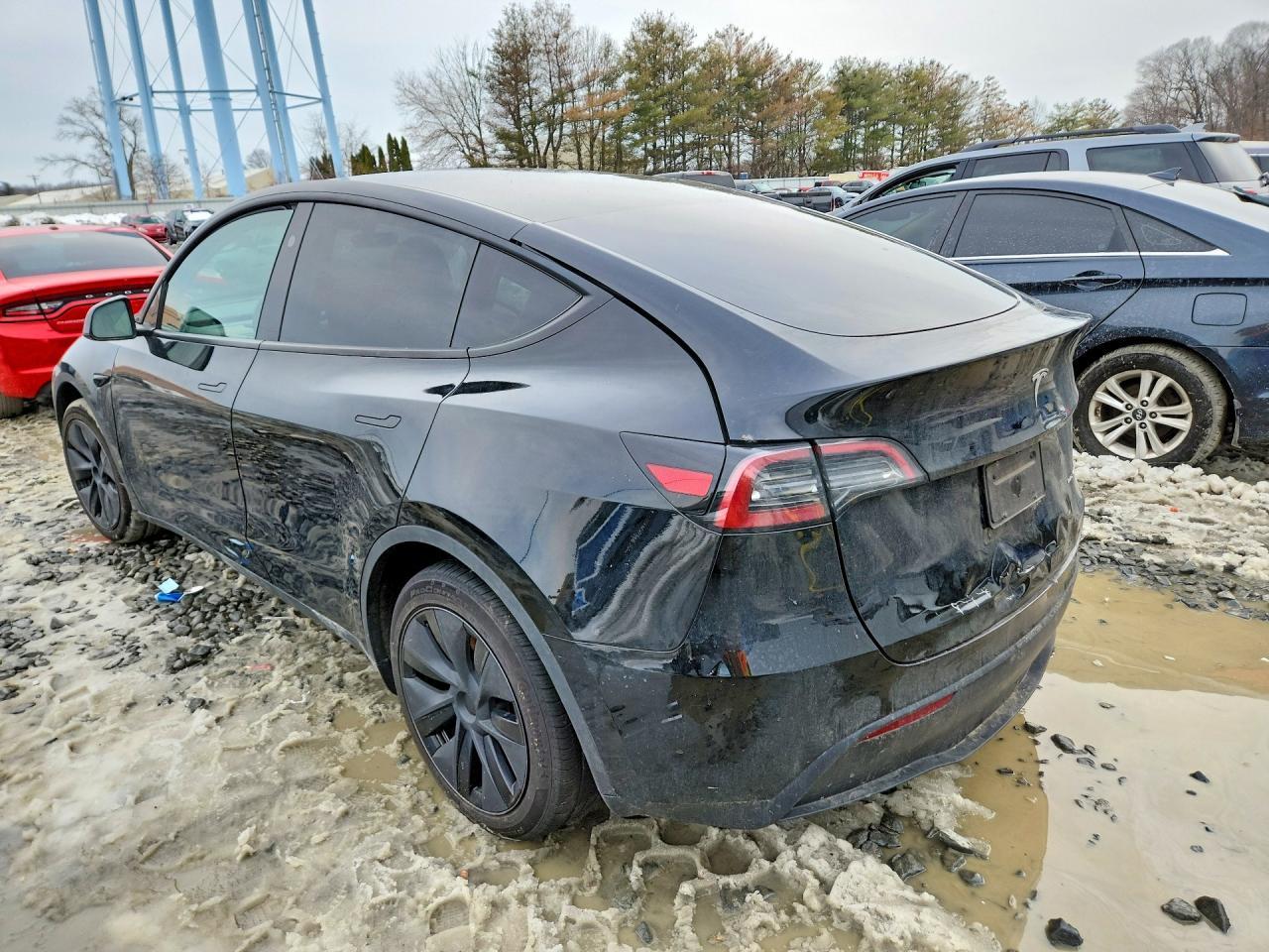 2025 Tesla Model Y - Image 2