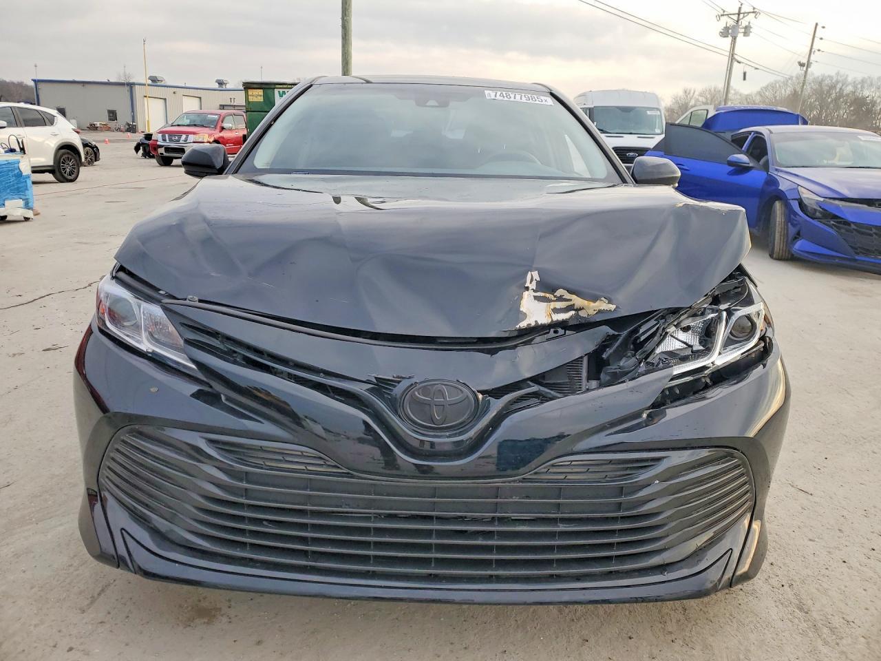 2020 Toyota Camry Le - Фото 5