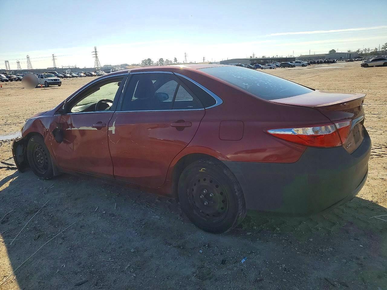 2015 Toyota Camry Le - Image 2