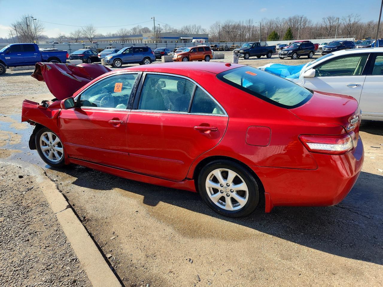 2011 Toyota Camry Le - Фото 2