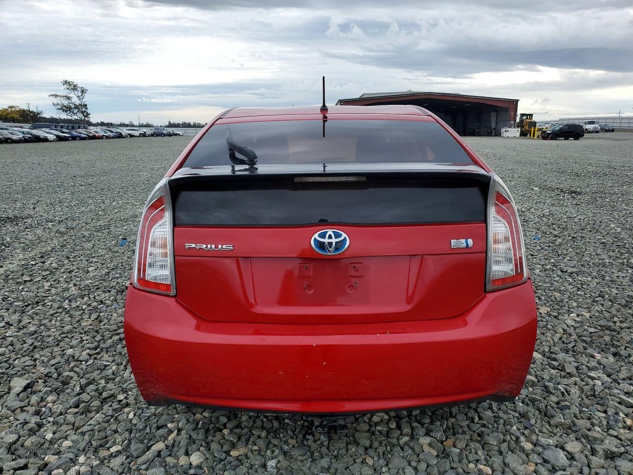 2013 Toyota Prius Two - Фото 6