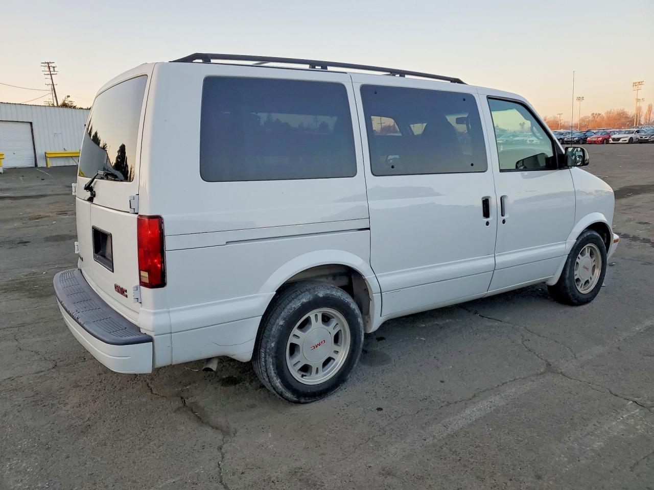 2003 GMC Safari Xt - Image 3