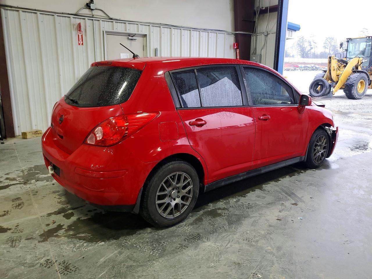 2010 Nissan Versa S - Фото 3
