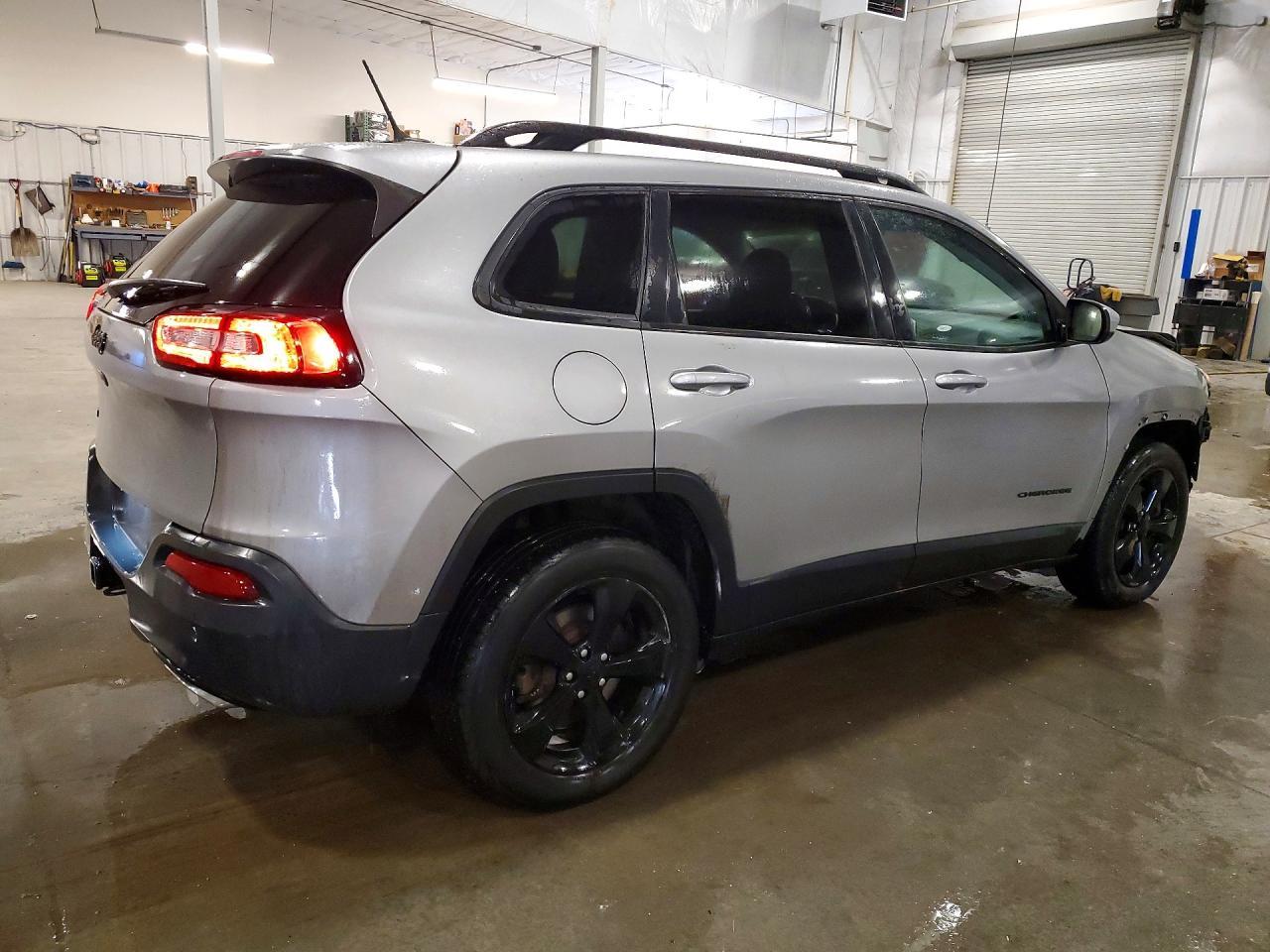 2015 Jeep Cherokee Latitude - Фото 3