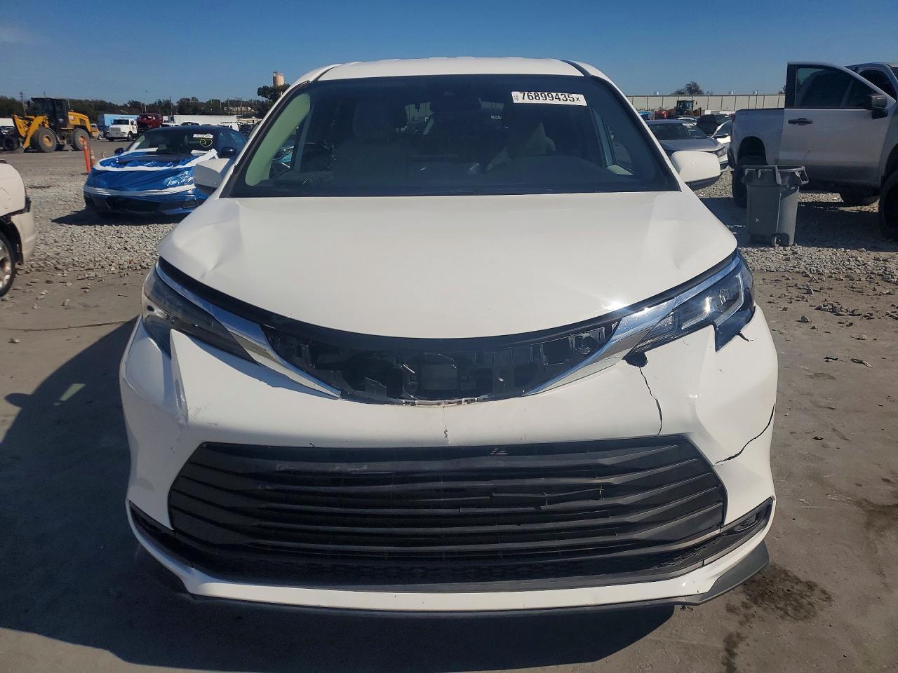 2025 Toyota Sienna Le 8-Passenger - Фото 5