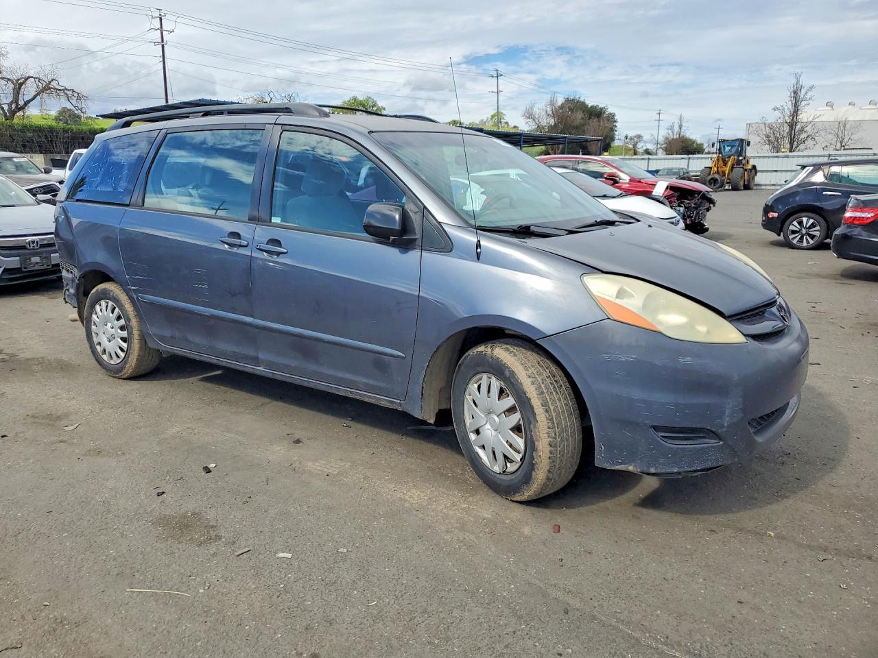 2006 Toyota Sienna Ce 7 Passenger - Image 4