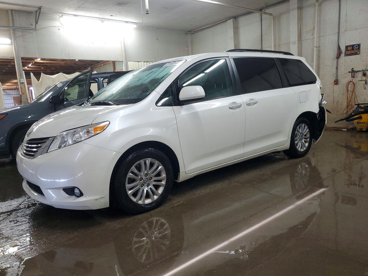 2017 Toyota Sienna Xle