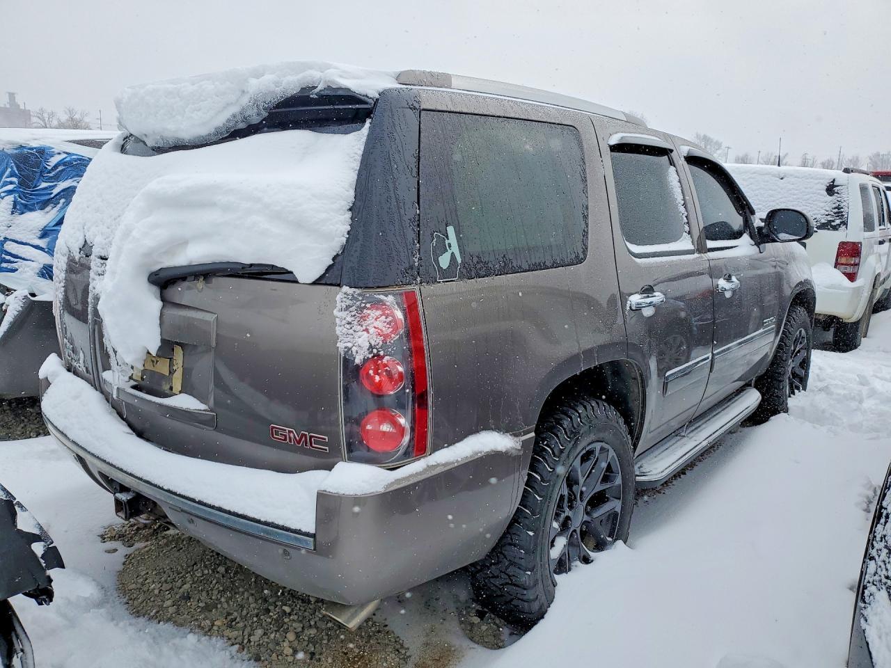 2011 GMC Yukon Denali - Image 3