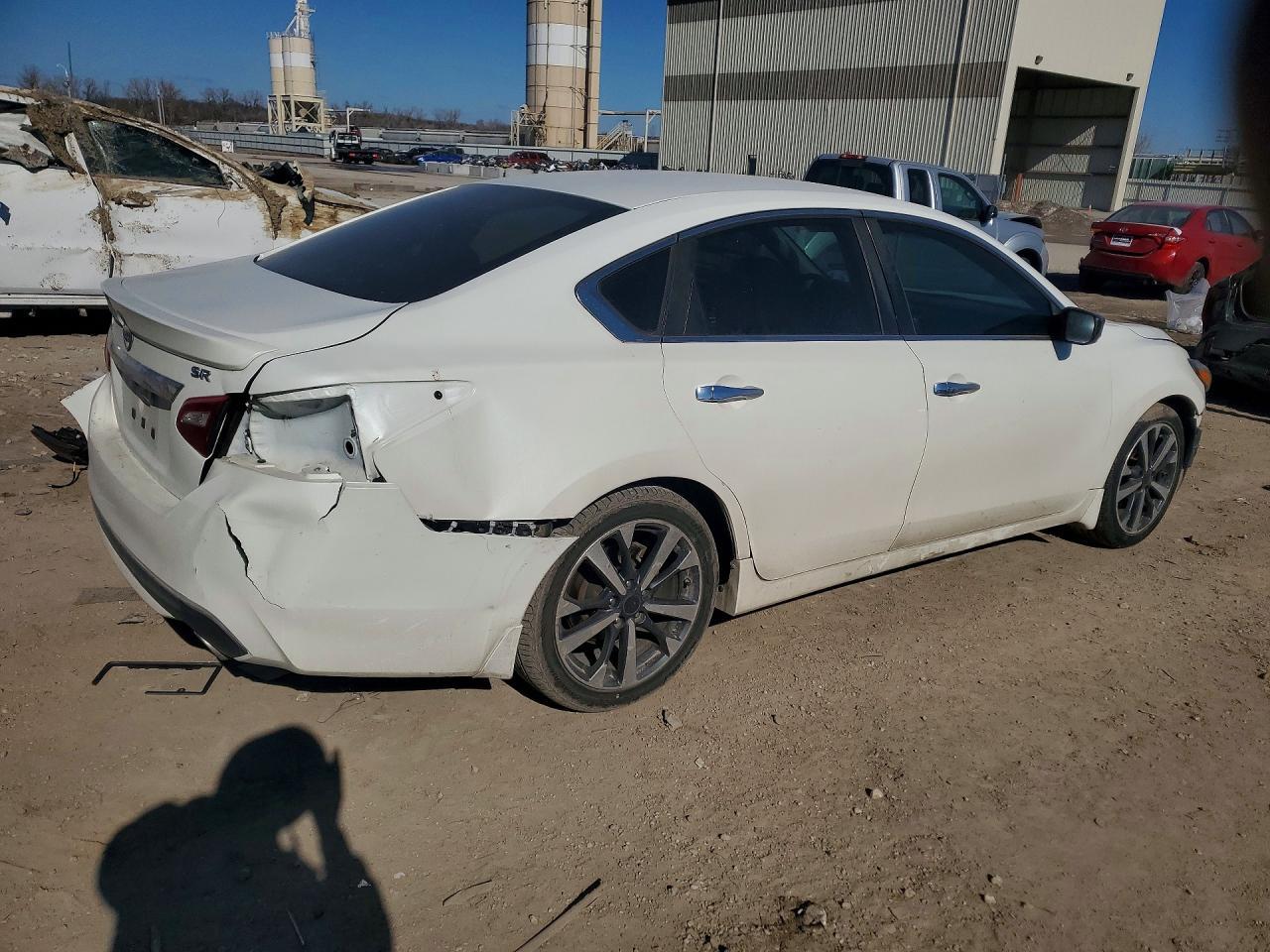 2016 Nissan Altima 2.5 - Image 3