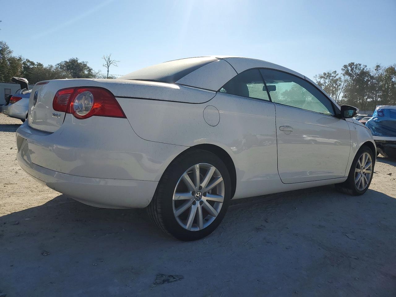 2009 Volkswagen Eos Turbo - Image 3